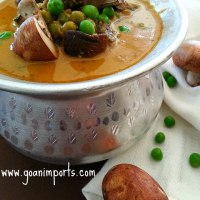 Creamy Mushroom and Peas Curry